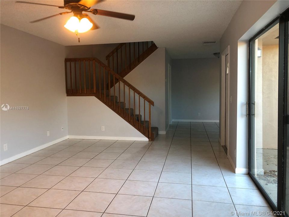 Recently Rented: $2,200 (3 beds, 2 baths, 1488 Square Feet)