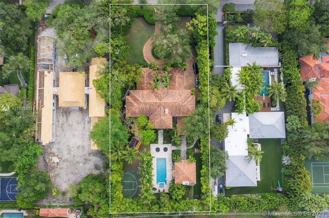 Recently Sold: $7,000,000 (6 beds, 5 baths, 8829 Square Feet)