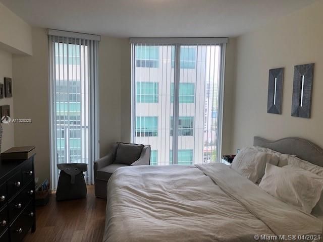 Recently Rented: $2,050 (1 beds, 1 baths, 832 Square Feet)