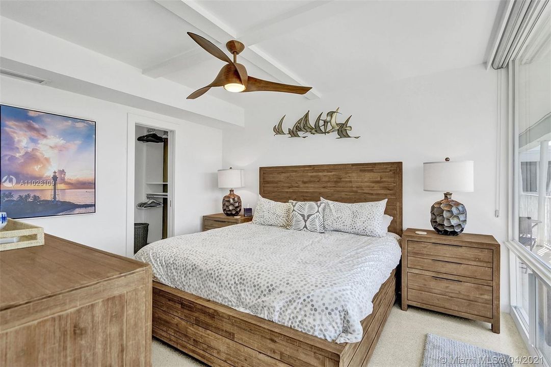 最近售出: $399,000 (2 贝兹, 2 浴室, 850 平方英尺)