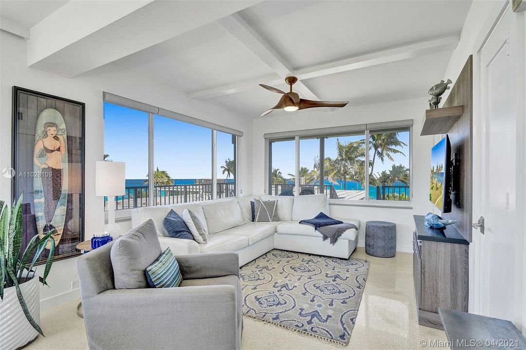 最近售出: $399,000 (2 贝兹, 2 浴室, 850 平方英尺)