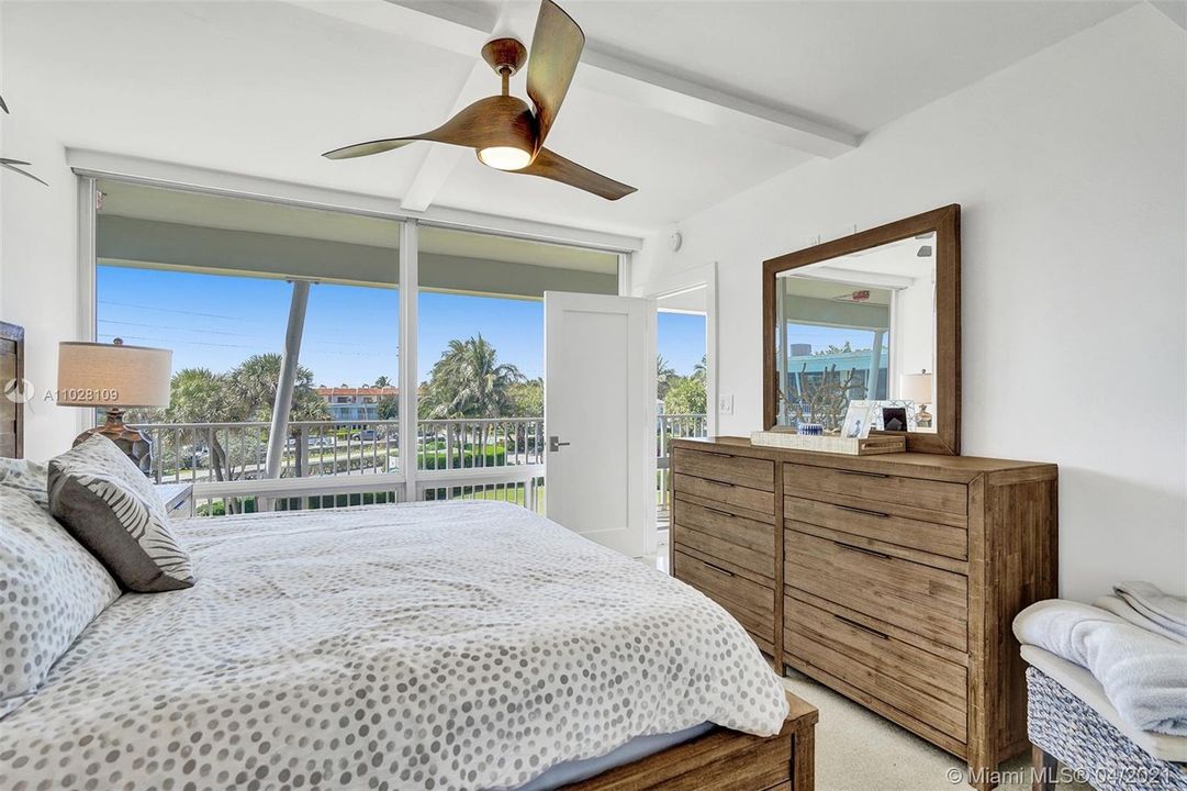 最近售出: $399,000 (2 贝兹, 2 浴室, 850 平方英尺)