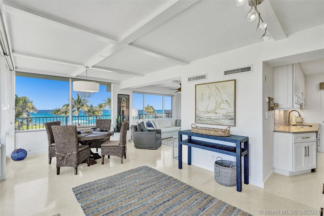 最近售出: $399,000 (2 贝兹, 2 浴室, 850 平方英尺)