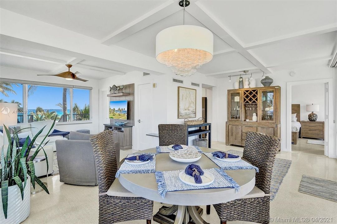 最近售出: $399,000 (2 贝兹, 2 浴室, 850 平方英尺)