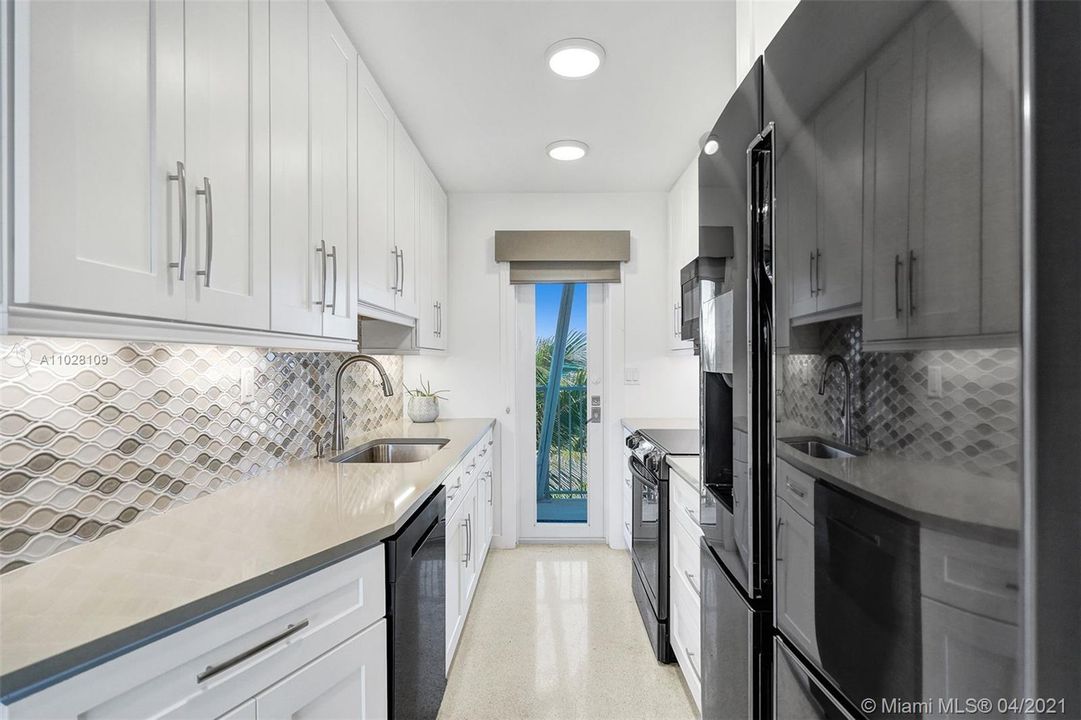 最近售出: $399,000 (2 贝兹, 2 浴室, 850 平方英尺)