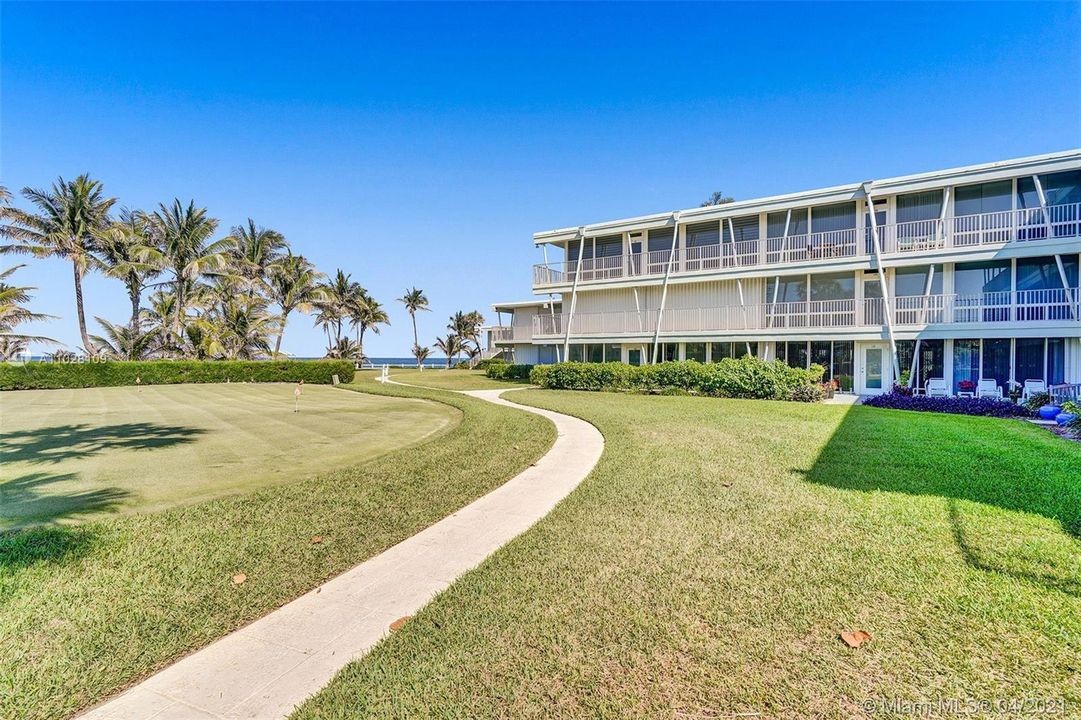 最近售出: $399,000 (2 贝兹, 2 浴室, 850 平方英尺)