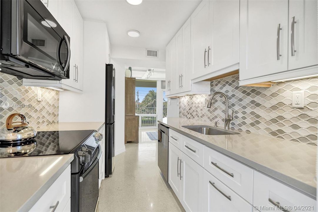 最近售出: $399,000 (2 贝兹, 2 浴室, 850 平方英尺)