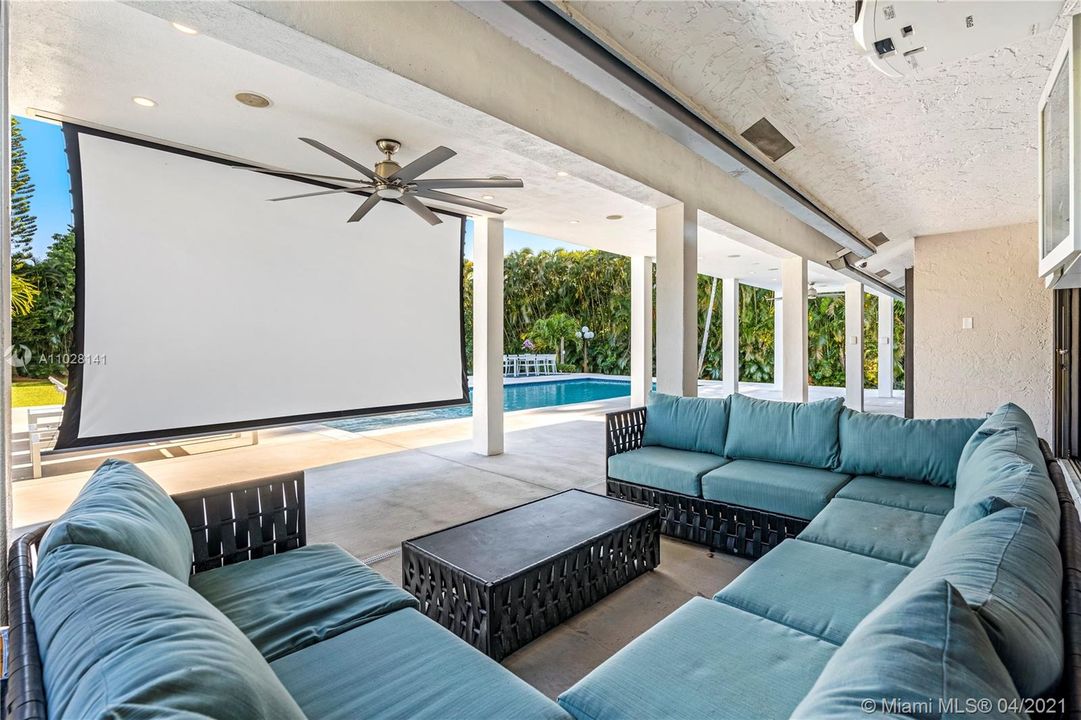 Recently Sold: $1,295,000 (5 beds, 3 baths, 2949 Square Feet)