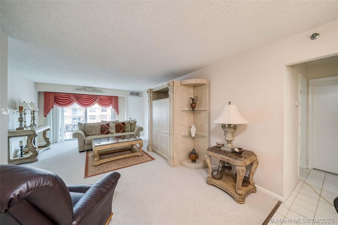 Recently Sold: $545,000 (2 beds, 2 baths, 1100 Square Feet)