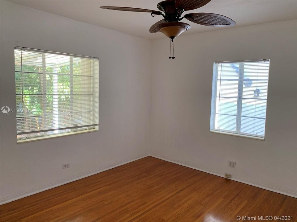 最近租的: $3,600 (2 贝兹, 2 浴室, 1387 平方英尺)