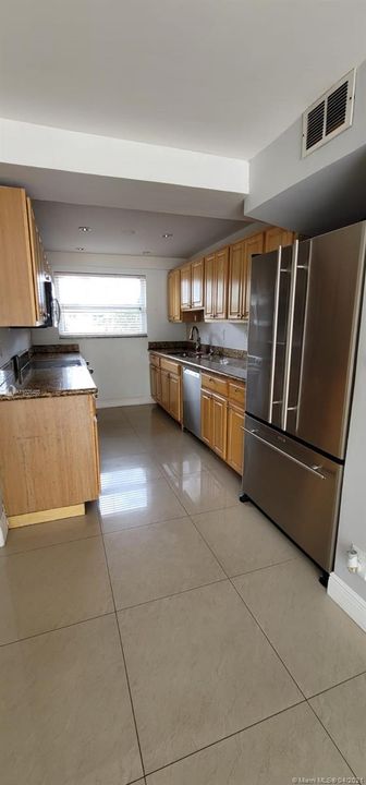 Recently Rented: $6,000 (3 beds, 2 baths, 1572 Square Feet)