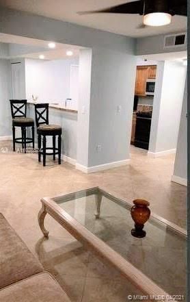 Recently Rented: $1,400 (1 beds, 1 baths, 898 Square Feet)