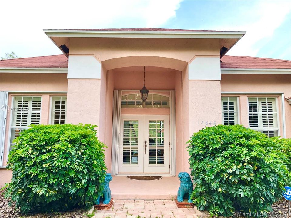 Recently Sold: $765,000 (3 beds, 2 baths, 2618 Square Feet)