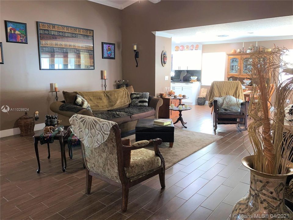 Recently Sold: $545,000 (3 beds, 2 baths, 1696 Square Feet)
