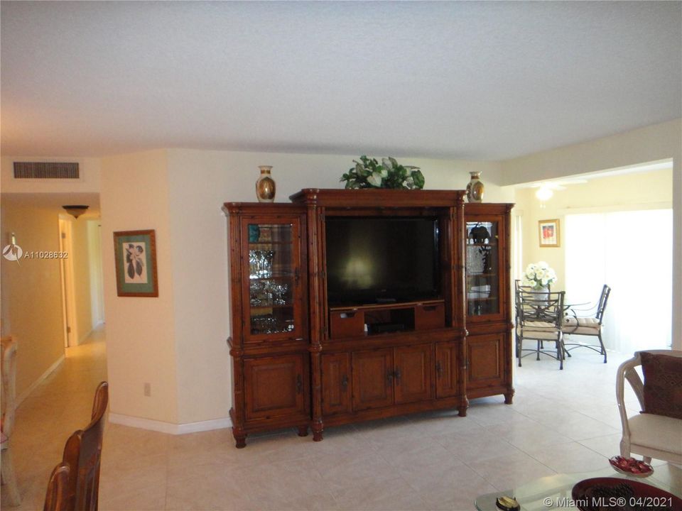 最近租的: $4,500 (2 贝兹, 2 浴室, 1268 平方英尺)