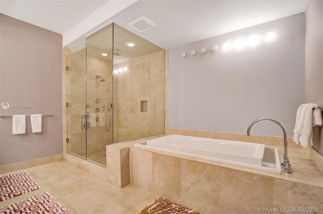 最近售出: $5,500,000 (4 贝兹, 4 浴室, 2840 平方英尺)