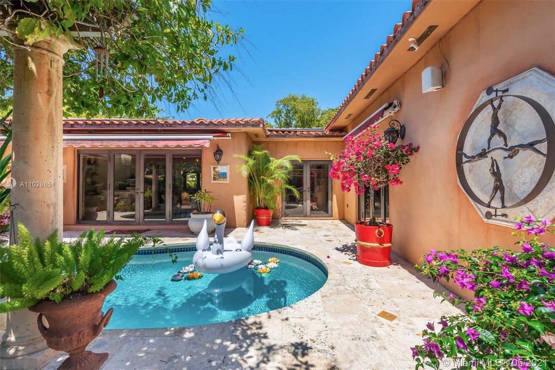 Recently Sold: $1,399,000 (3 beds, 2 baths, 2647 Square Feet)
