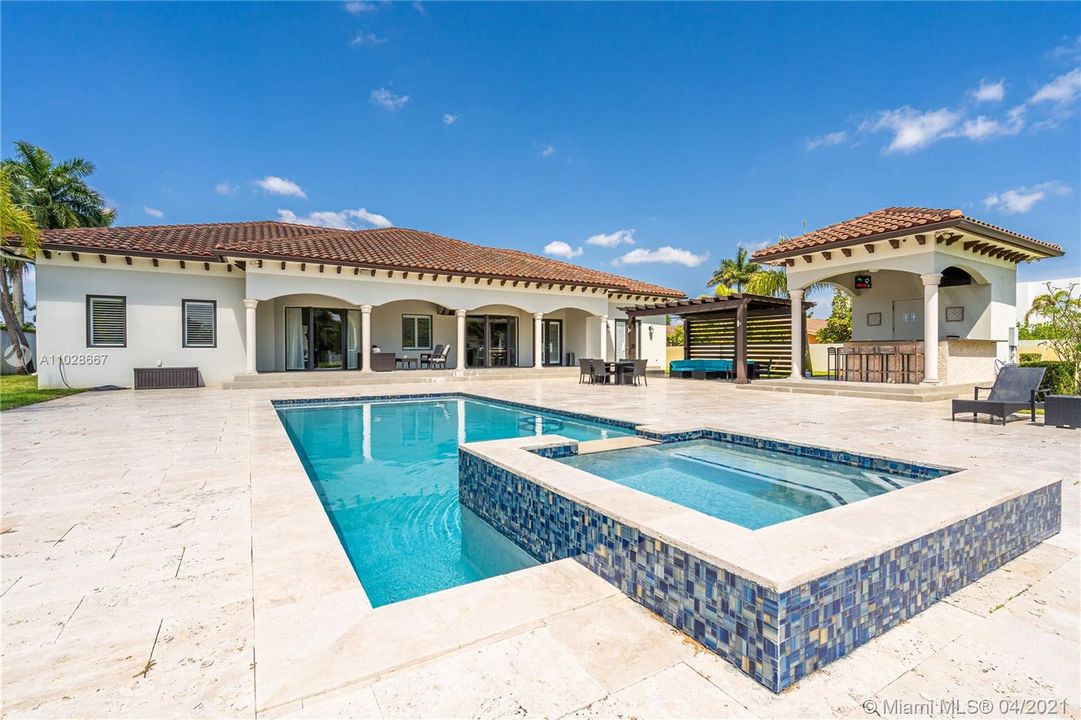 Recently Sold: $1,975,000 (5 beds, 6 baths, 4014 Square Feet)