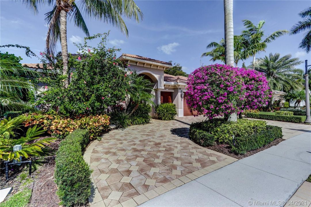 Recently Sold: $1,595,000 (5 beds, 5 baths, 3600 Square Feet)