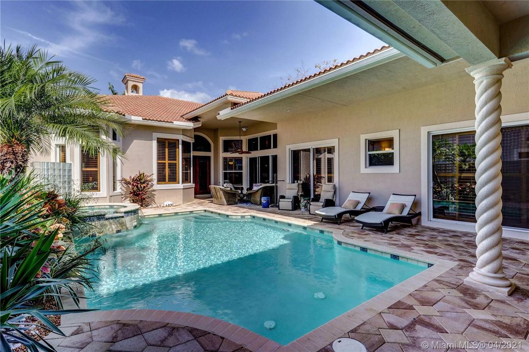 Recently Sold: $1,595,000 (5 beds, 5 baths, 3600 Square Feet)