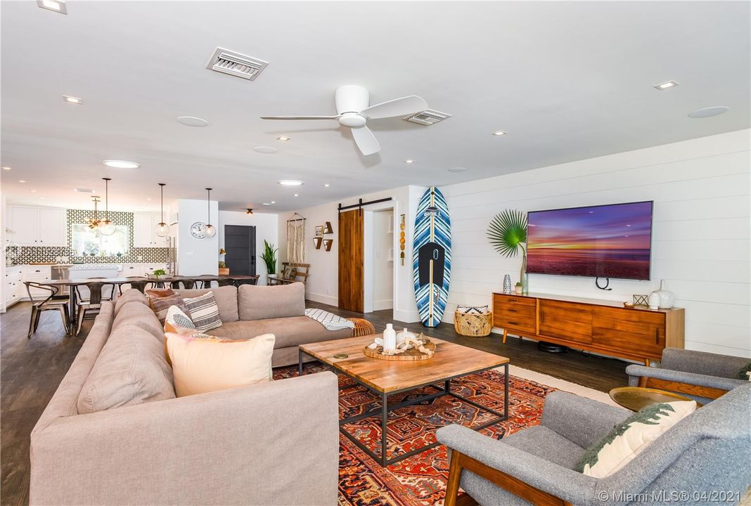 Recently Sold: $3,600,000 (3 beds, 3 baths, 2574 Square Feet)