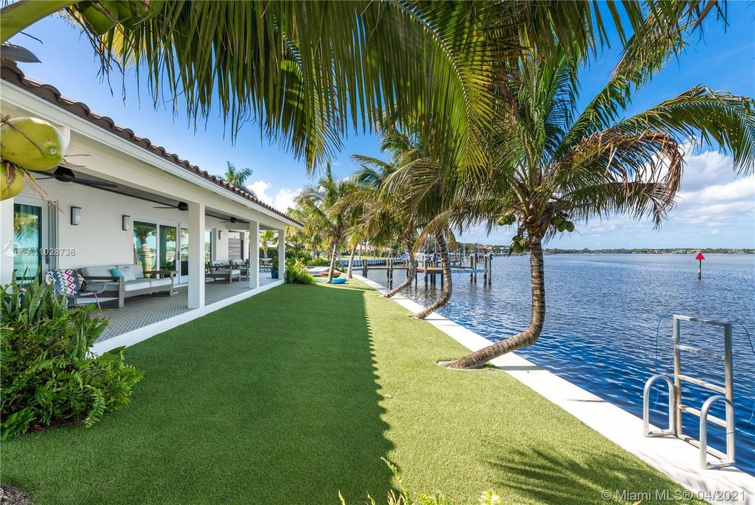 Recently Sold: $3,600,000 (3 beds, 3 baths, 2574 Square Feet)