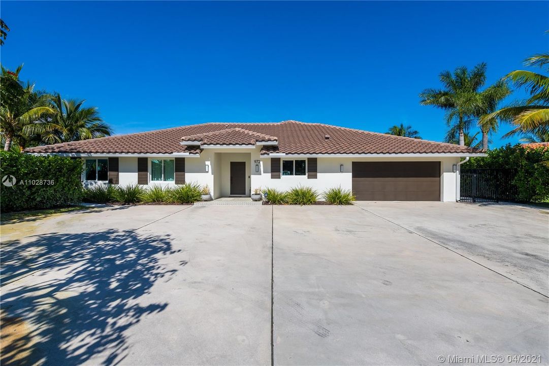 Recently Sold: $3,600,000 (3 beds, 3 baths, 2574 Square Feet)