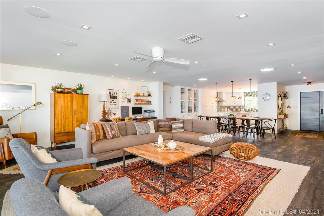 Recently Sold: $3,600,000 (3 beds, 3 baths, 2574 Square Feet)