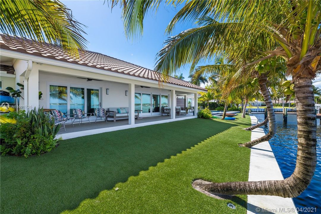 Recently Sold: $3,600,000 (3 beds, 3 baths, 2574 Square Feet)