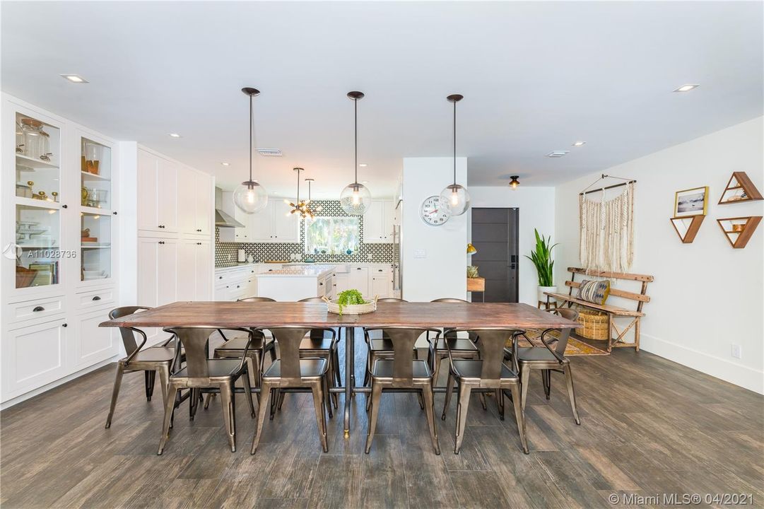 Recently Sold: $3,600,000 (3 beds, 3 baths, 2574 Square Feet)