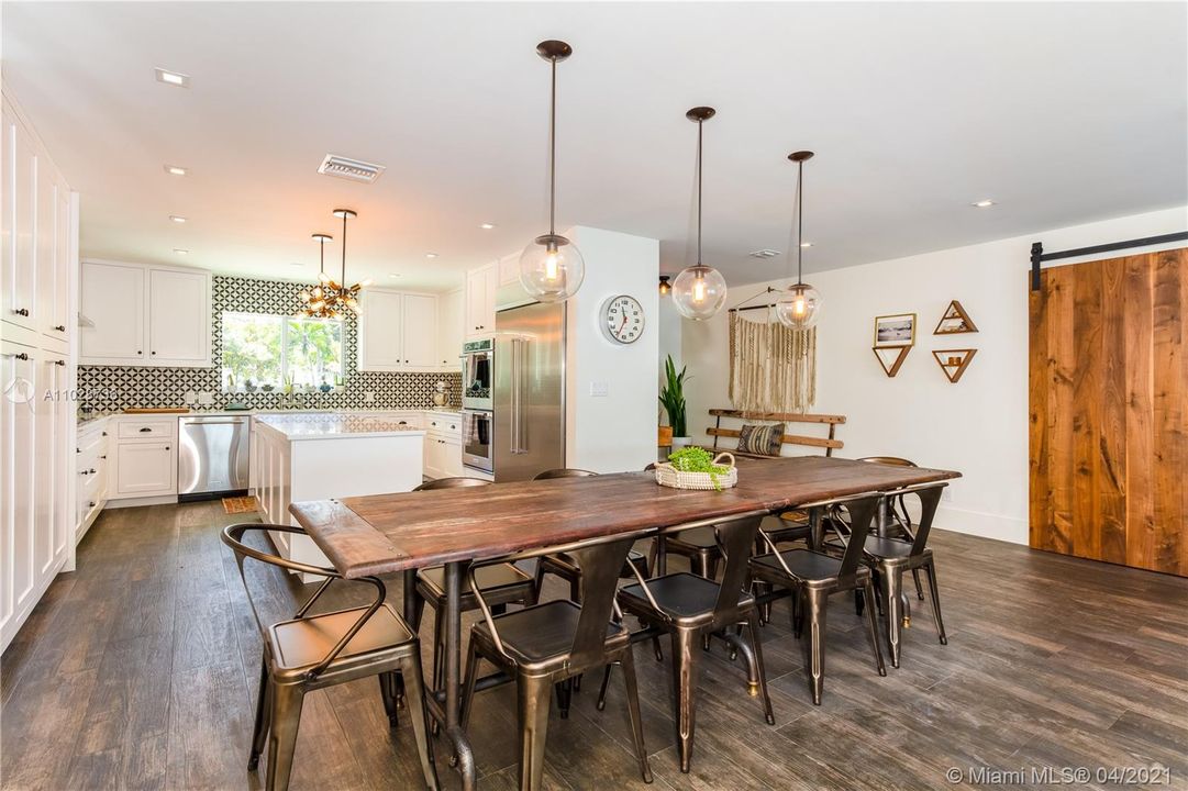 Recently Sold: $3,600,000 (3 beds, 3 baths, 2574 Square Feet)