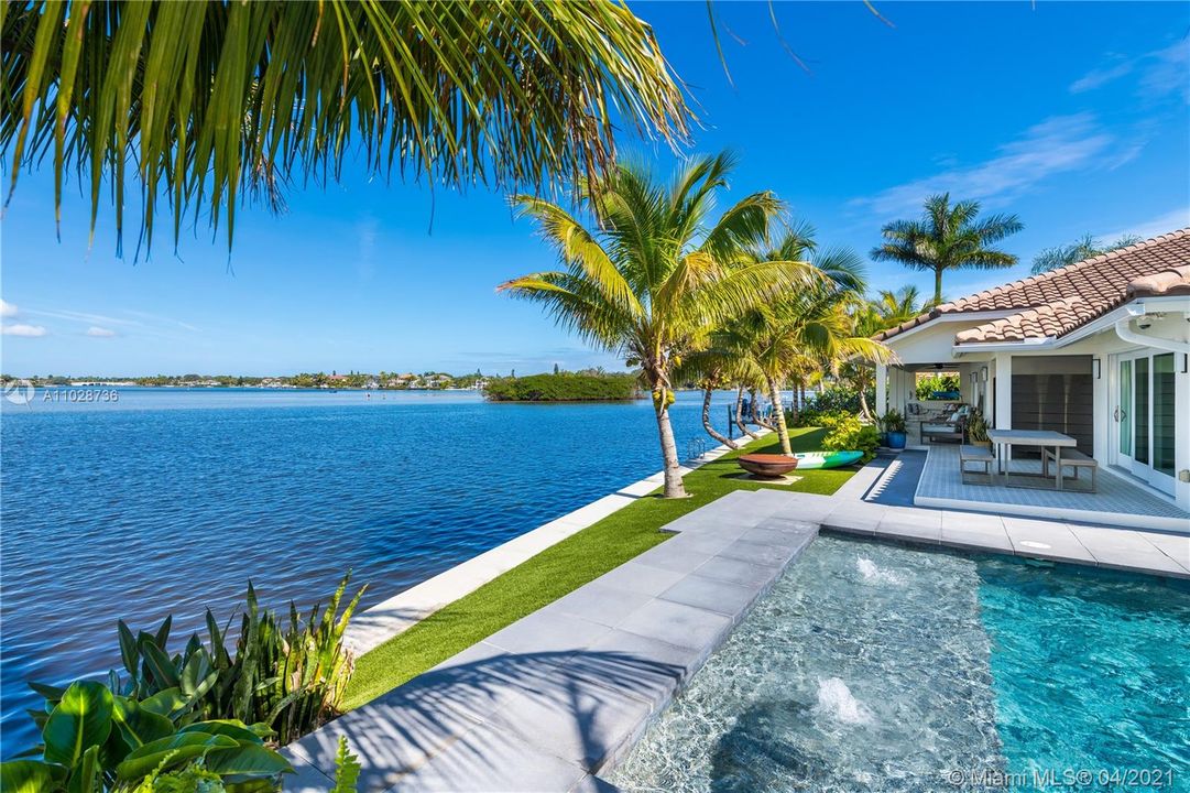 Recently Sold: $3,600,000 (3 beds, 3 baths, 2574 Square Feet)