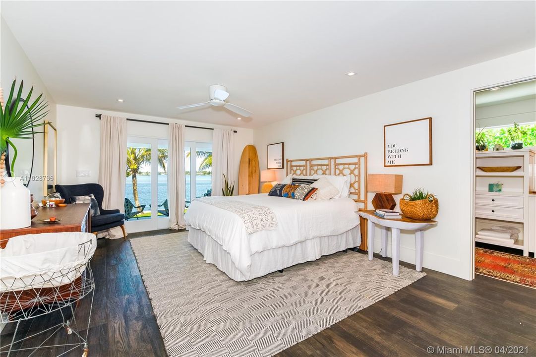 Recently Sold: $3,600,000 (3 beds, 3 baths, 2574 Square Feet)