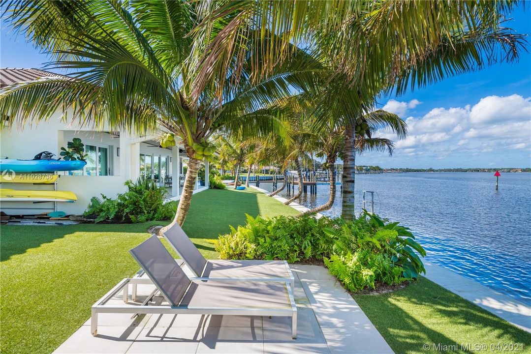 Recently Sold: $3,600,000 (3 beds, 3 baths, 2574 Square Feet)