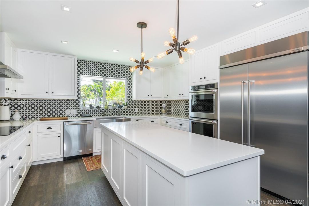 Recently Sold: $3,600,000 (3 beds, 3 baths, 2574 Square Feet)