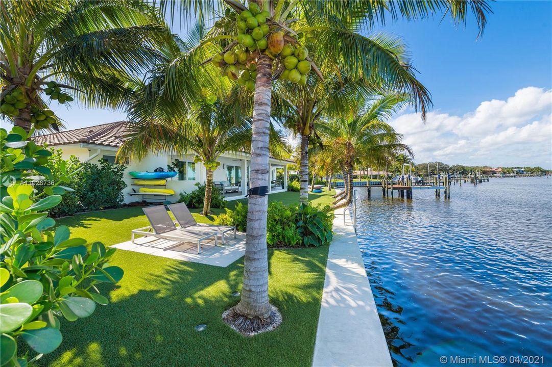 Recently Sold: $3,600,000 (3 beds, 3 baths, 2574 Square Feet)