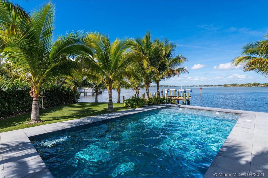 Recently Sold: $3,600,000 (3 beds, 3 baths, 2574 Square Feet)