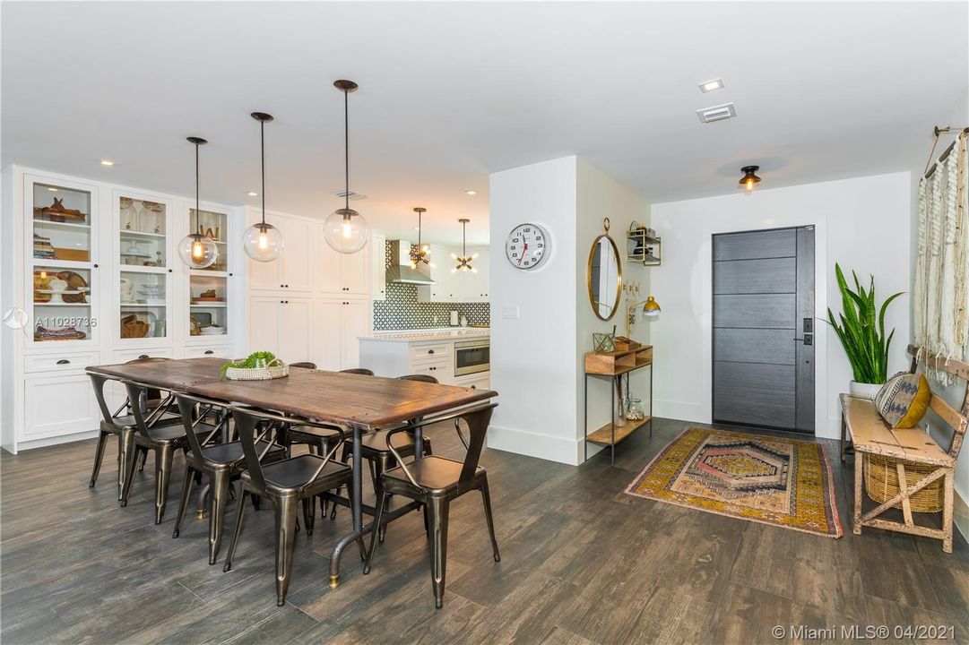 Recently Sold: $3,600,000 (3 beds, 3 baths, 2574 Square Feet)