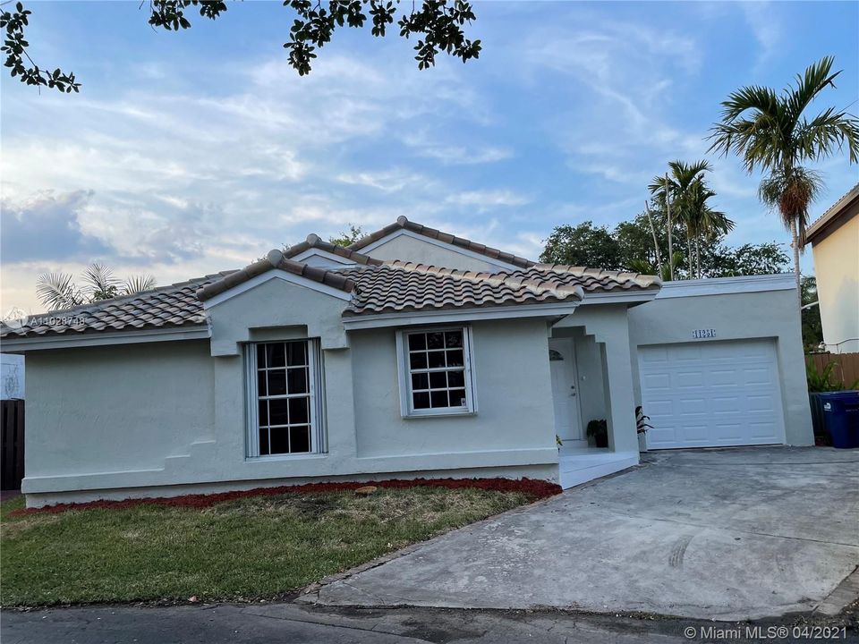 Recently Sold: $398,500 (4 beds, 3 baths, 1683 Square Feet)