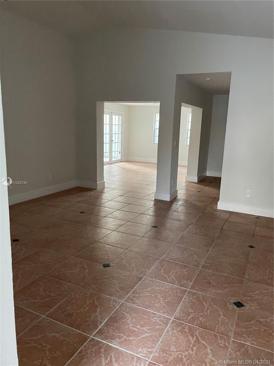 Recently Sold: $398,500 (4 beds, 3 baths, 1683 Square Feet)