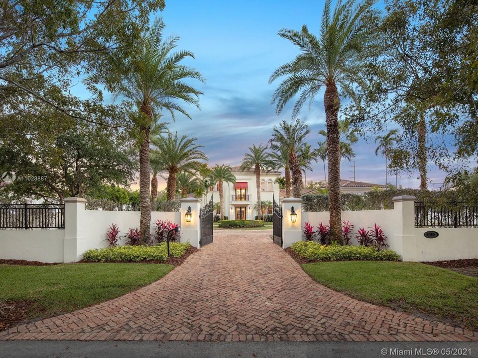 Recently Sold: $4,900,000 (7 beds, 8 baths, 6503 Square Feet)