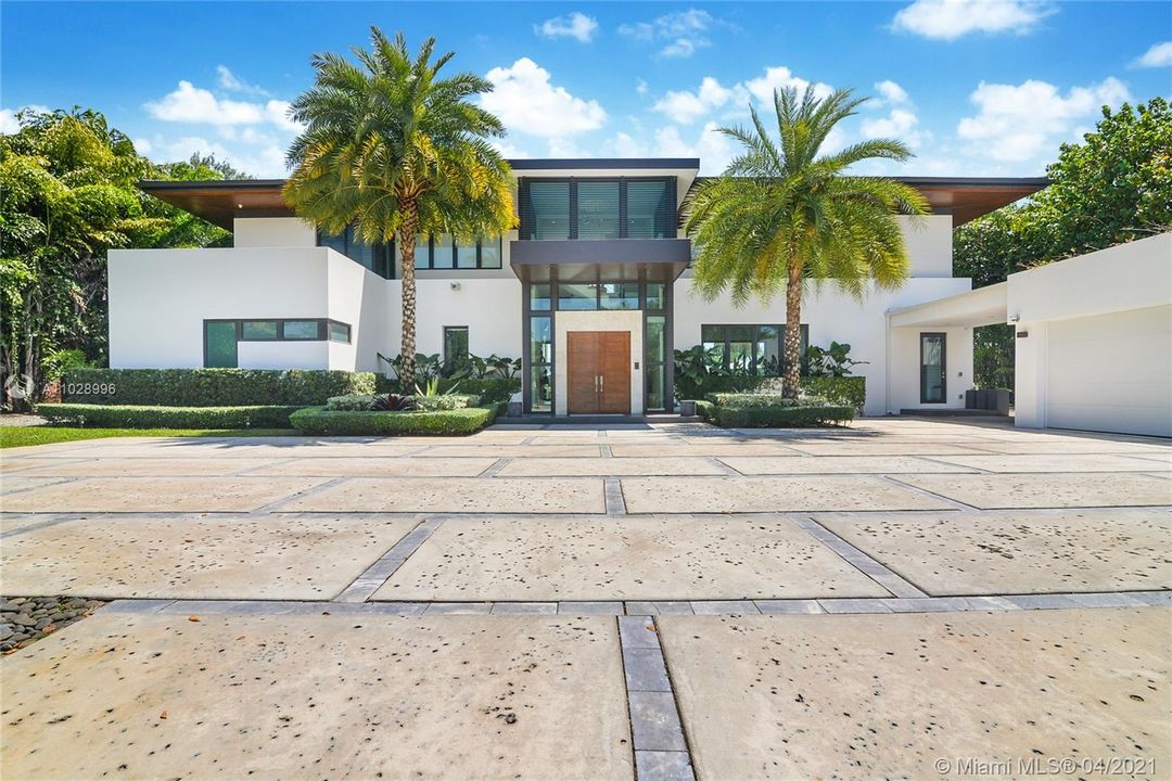 Recently Sold: $2,695,000 (6 beds, 7 baths, 5280 Square Feet)