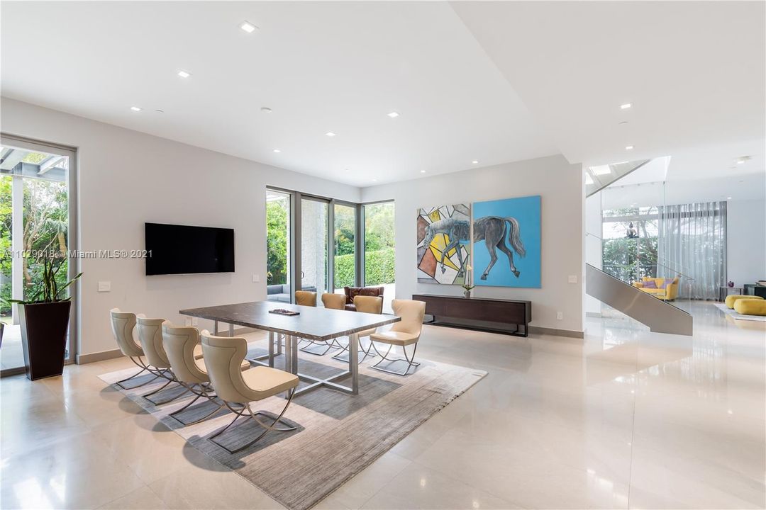 Recently Sold: $10,500,000 (4 beds, 4 baths, 5074 Square Feet)