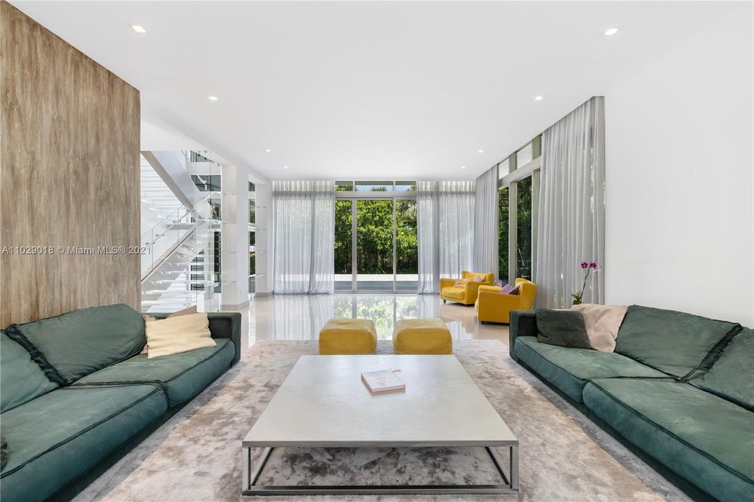 Recently Sold: $10,500,000 (4 beds, 4 baths, 5074 Square Feet)