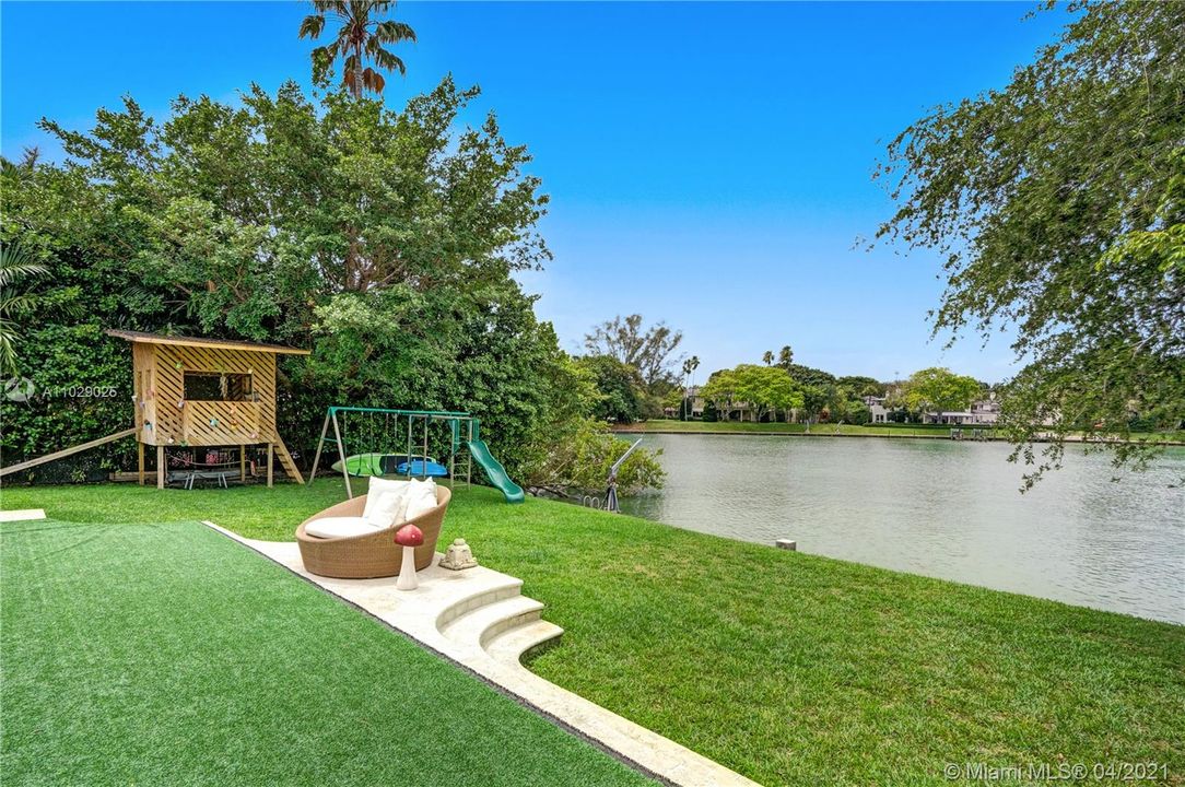 Recently Sold: $7,200,000 (3 beds, 3 baths, 3107 Square Feet)