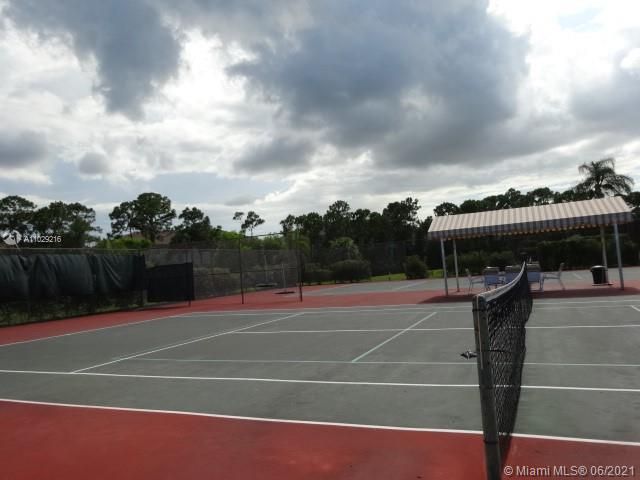 Vendido Recientemente: $239,000 (2 camas, 2 baños, 1354 Pies cuadrados)