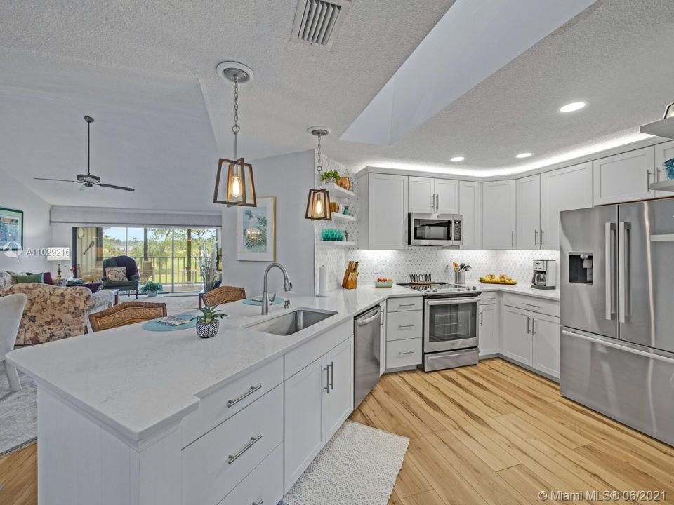 GORGEOUS KITCHEN & FLOORING