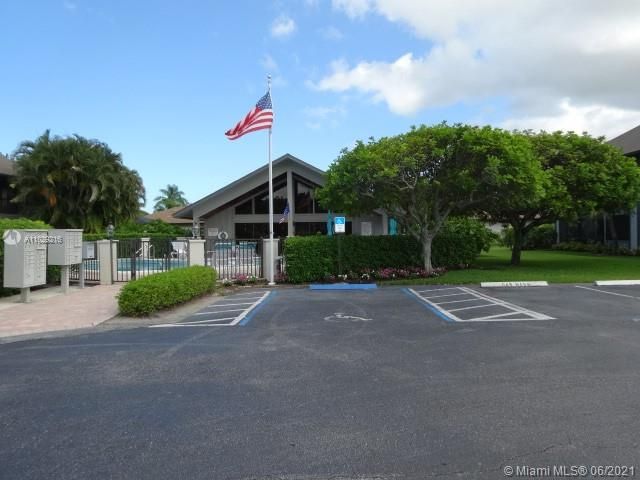 CHARLESTON CLUBHOUSE AND POOL