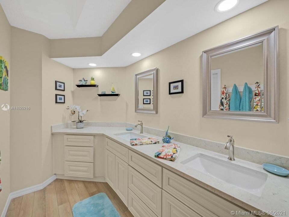 MASTER DRESSING AREA