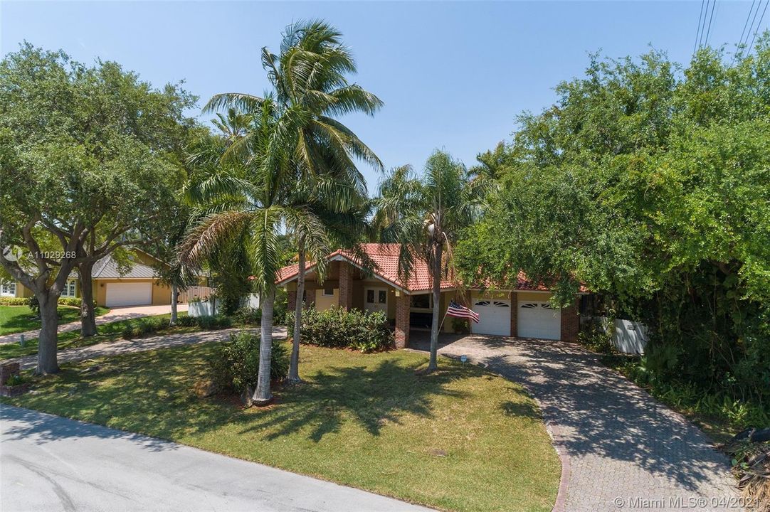 Recently Sold: $749,000 (5 beds, 3 baths, 2632 Square Feet)